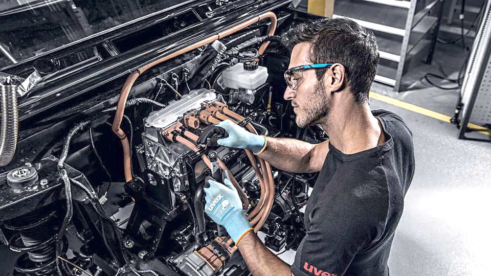 autoindustie-elektroauto-produktion-arbeitsschutz-psa.jpg